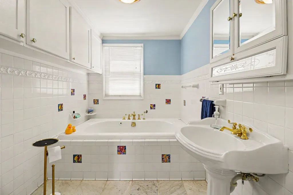 311 N Reinberg Avenue Scottville City MI 49454