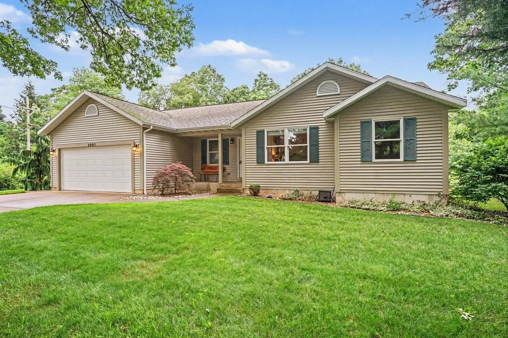 3921 S Sheridan Drive Fruitport Charter Township MI 49444