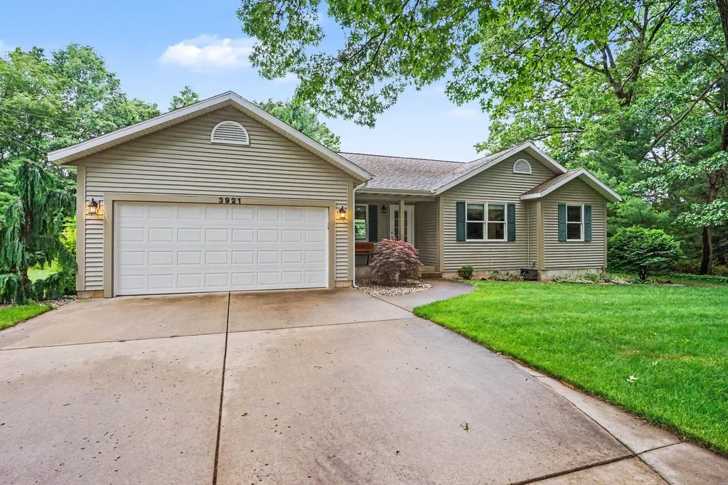 3921 S Sheridan Drive Fruitport Charter Township MI 49444