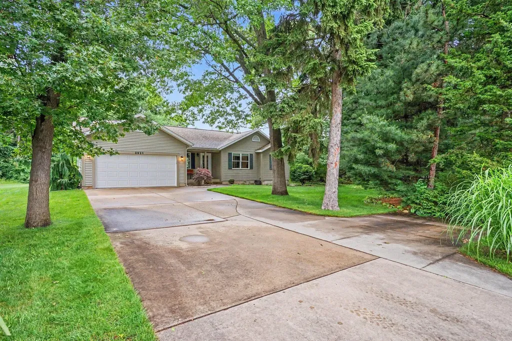 3921 S Sheridan Drive Fruitport Charter Township MI 49444