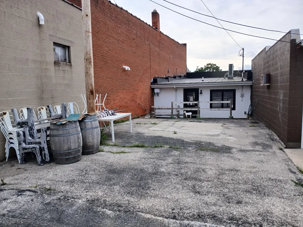 126 & 128 S Main Street Scottville City MI 49454