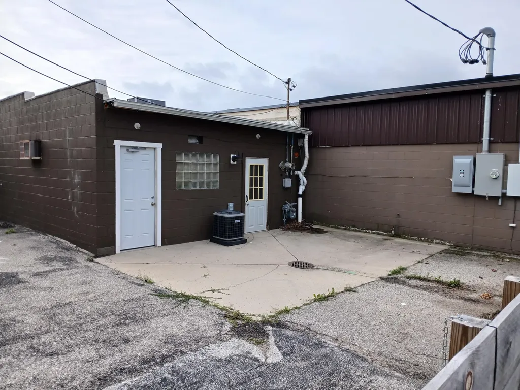 126 & 128 S Main Street Scottville City MI 49454