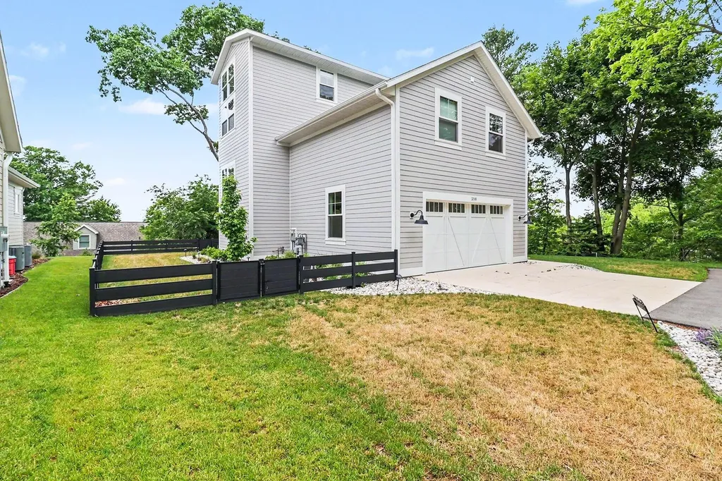 258 W Lowell Street Pentwater Village MI 49449