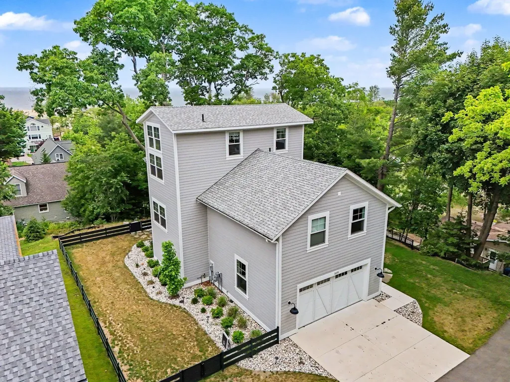 258 W Lowell Street Pentwater Village MI 49449
