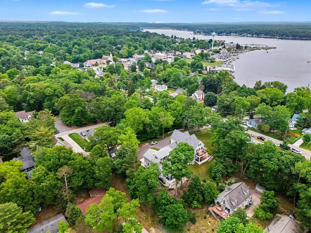 258 W Lowell Street Pentwater Village MI 49449