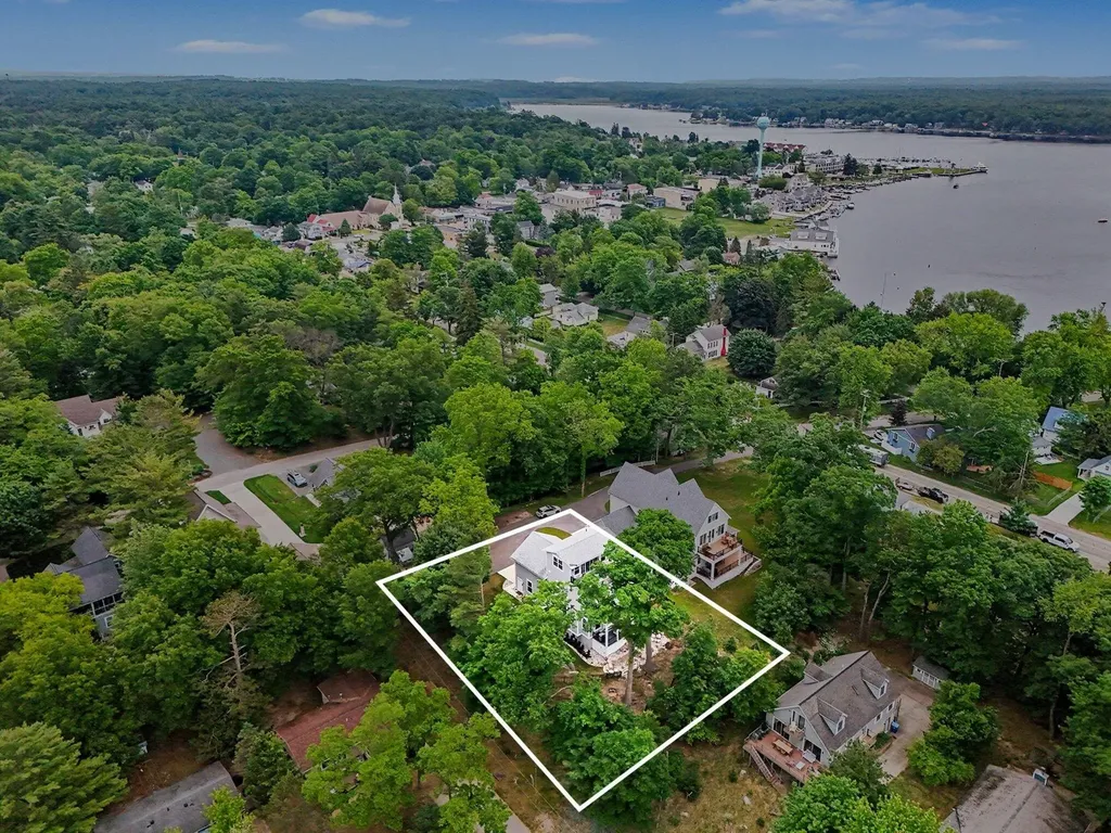 258 W Lowell Street Pentwater Village MI 49449