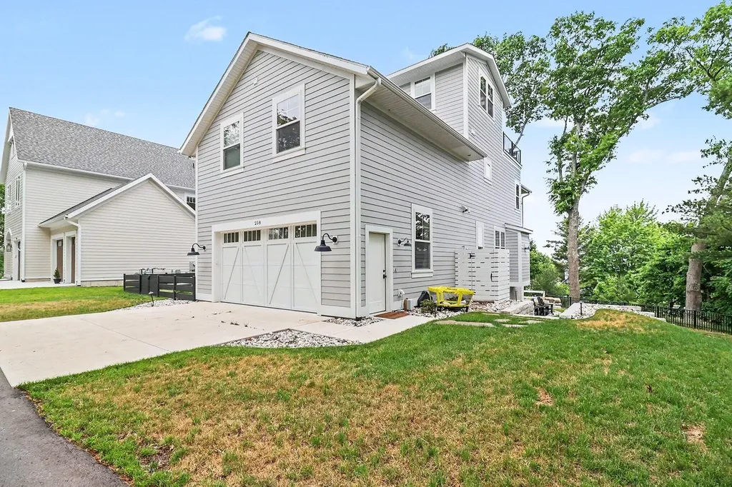 258 W Lowell Street Pentwater Village MI 49449