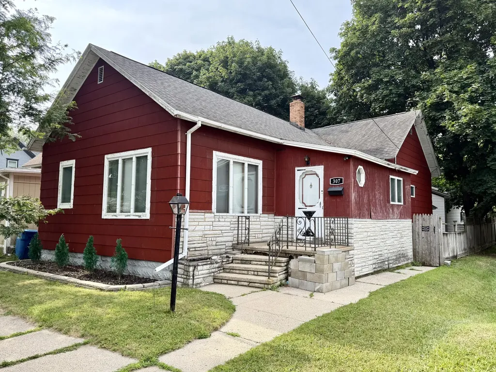 307 6th Street Manistee City MI 49660