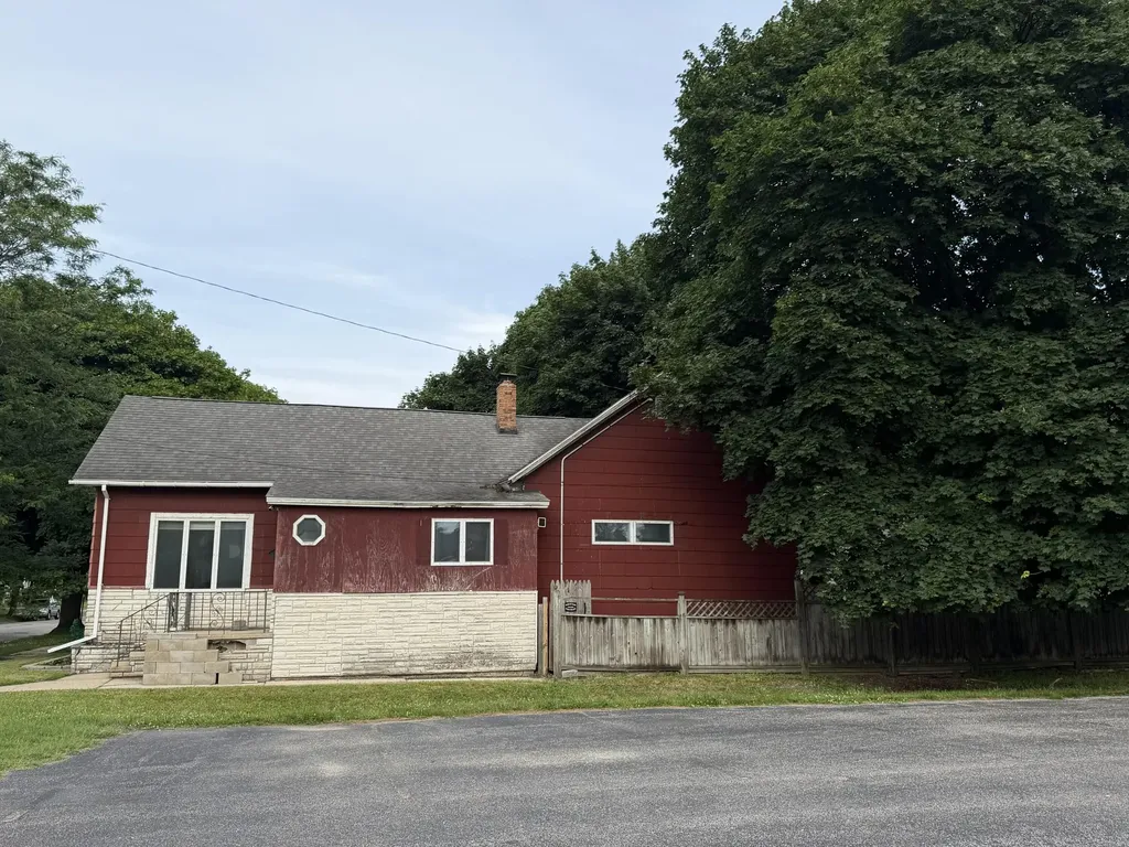307 6th Street Manistee City MI 49660