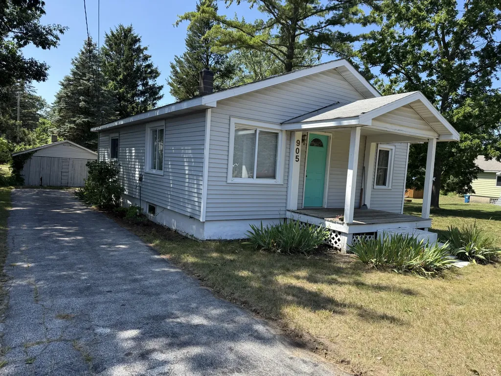 905 N Gaylord Avenue Ludington City MI 49431