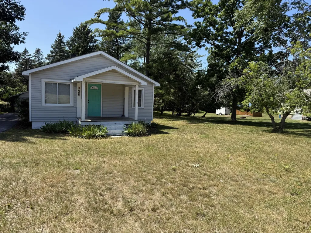 905 N Gaylord Avenue Ludington City MI 49431