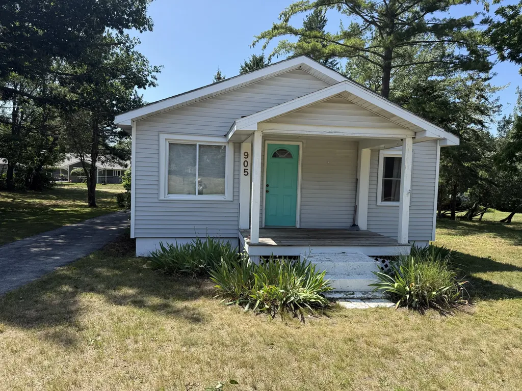 905 N Gaylord Avenue Ludington City MI 49431
