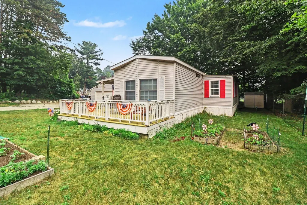 17039 3rd Street Arcadia Township MI 49613