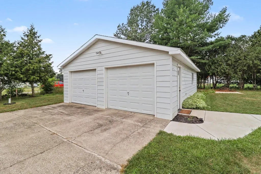 5957 E Ford Lake Dr. Drive Sheridan Township MI 49410