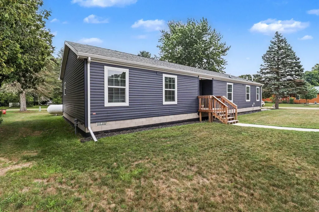 5957 E Ford Lake Dr. Drive Sheridan Township MI 49410
