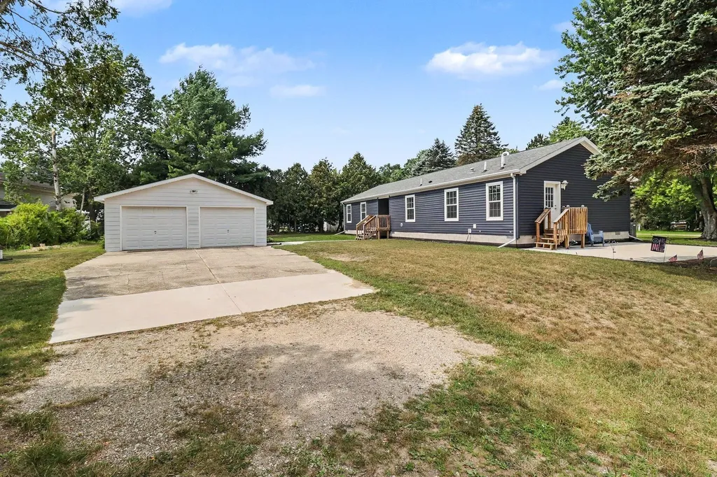 5957 E Ford Lake Dr. Drive Sheridan Township MI 49410