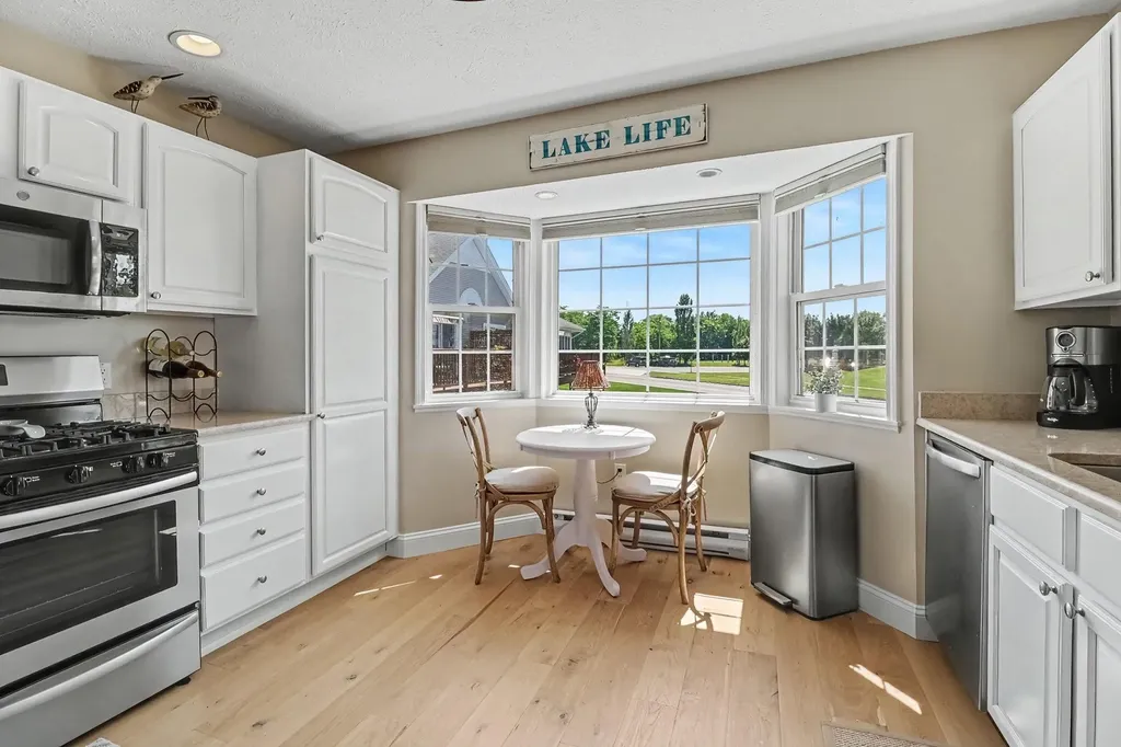 212 Lighthouse Way S Manistee City MI 49660