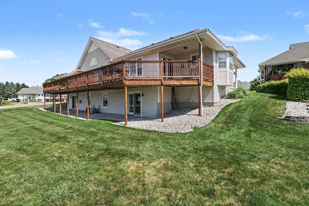 212 Lighthouse Way S Manistee City MI 49660
