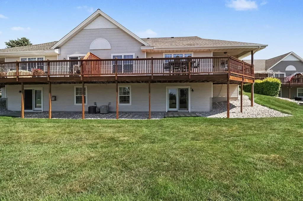 212 Lighthouse Way S Manistee City MI 49660