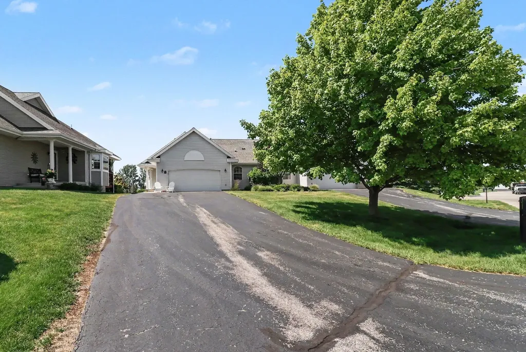 212 Lighthouse Way S Manistee City MI 49660
