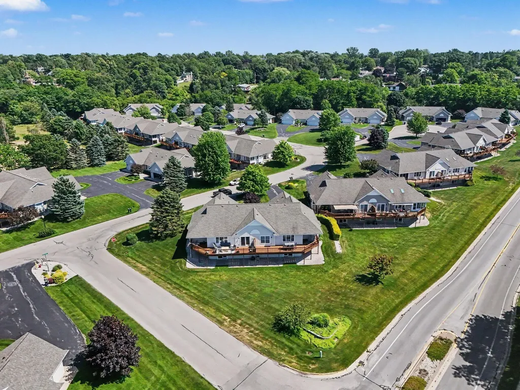 212 Lighthouse Way S Manistee City MI 49660