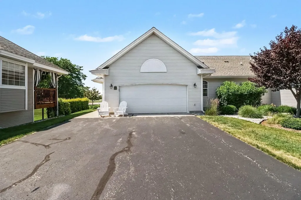 212 Lighthouse Way S Manistee City MI 49660