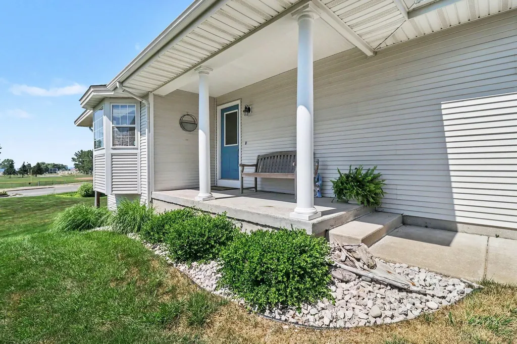 212 Lighthouse Way S Manistee City MI 49660