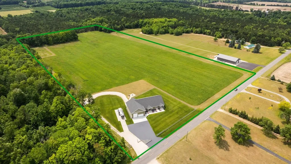 5859 Potter Road Onekama Township MI 49614