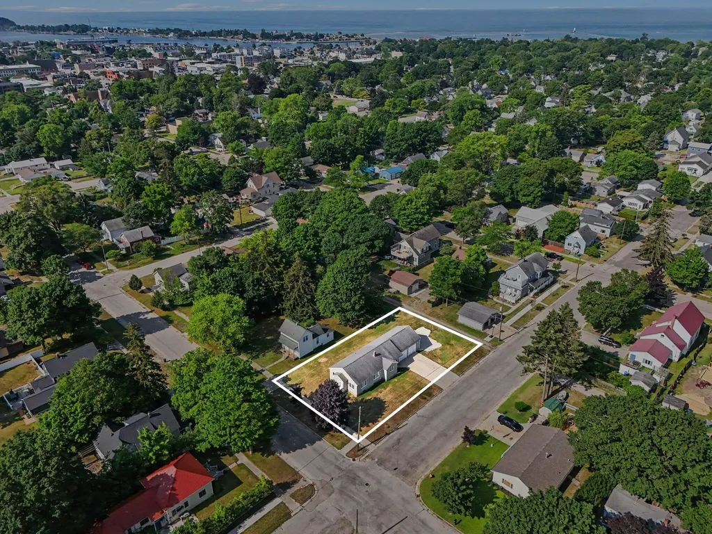 509 N Delia Street Ludington City MI 49431