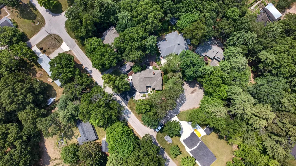 416 N Rush Street Pentwater Village MI 49449