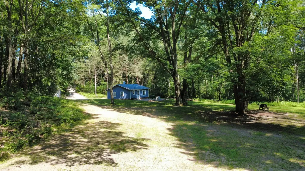 2867 E Hawley Road Eden Township MI 49405