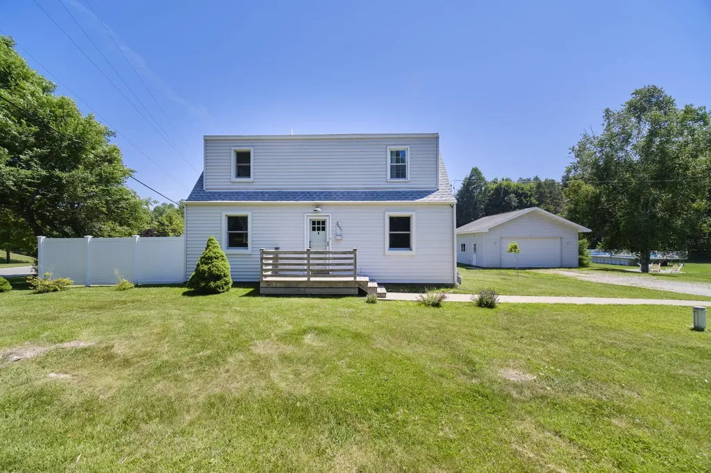 2631 Lakeshore Road Manistee Township MI 49660