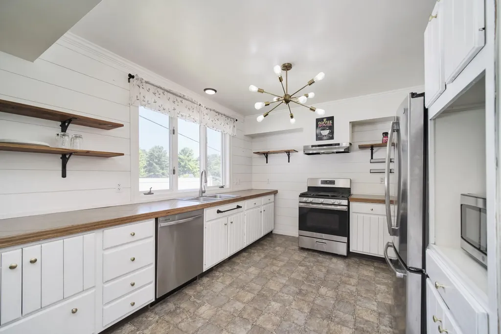 2631 Lakeshore Road Manistee Township MI 49660