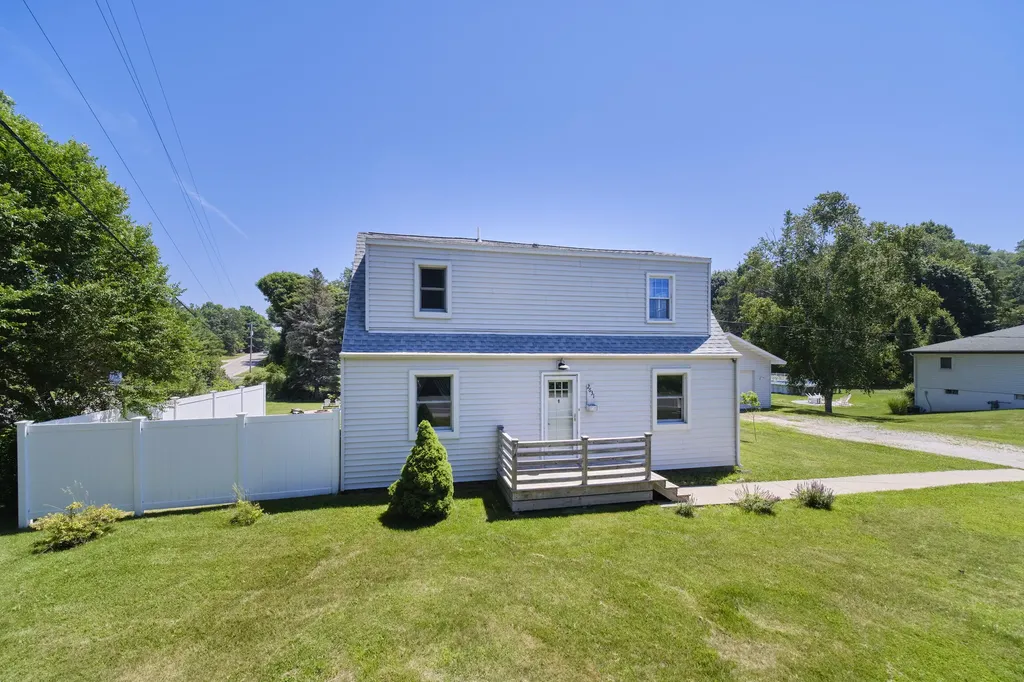 2631 Lakeshore Road Manistee Township MI 49660
