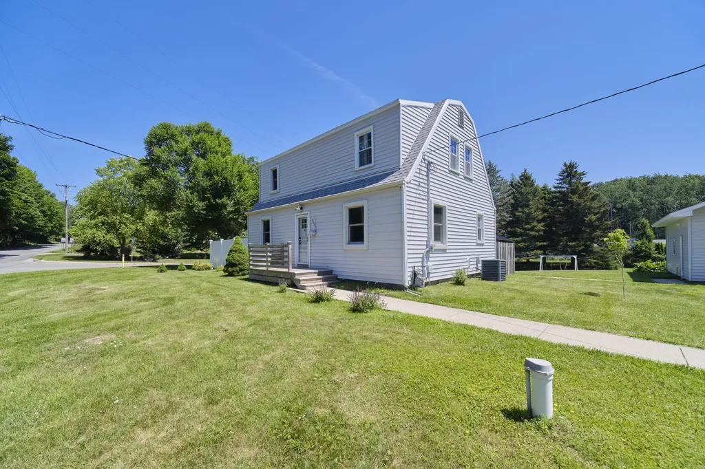 2631 Lakeshore Road Manistee Township MI 49660