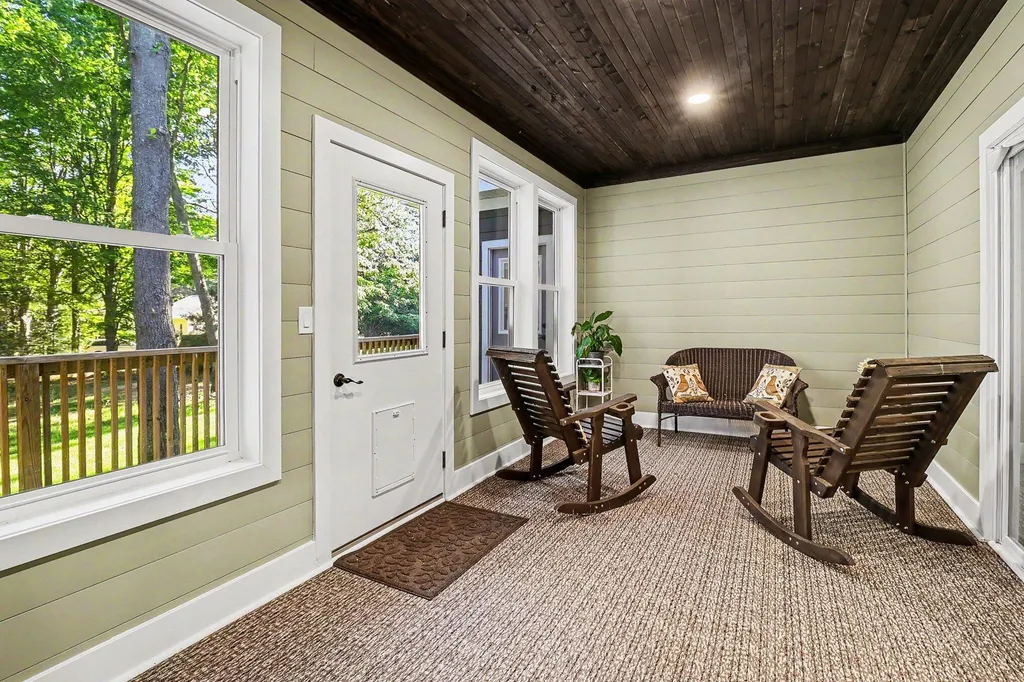 20 Kenneth Street Pentwater Village MI 49449