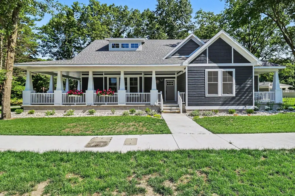 20 Kenneth Street Pentwater Village MI 49449