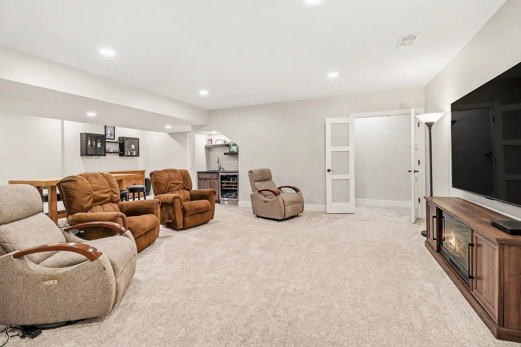20 Kenneth Street Pentwater Village MI 49449