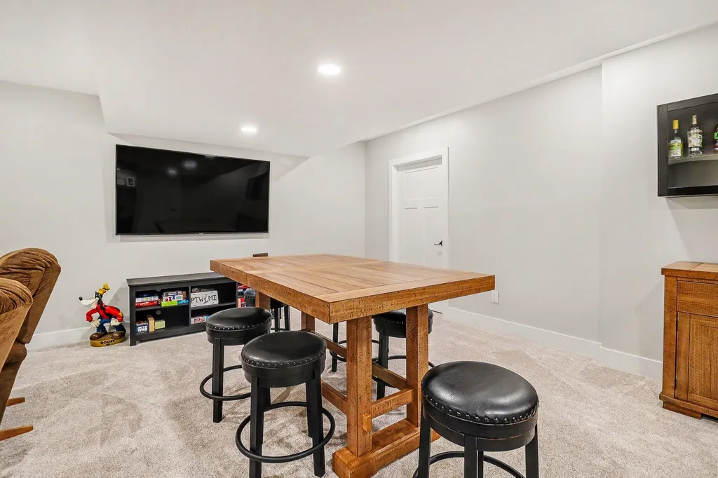 20 Kenneth Street Pentwater Village MI 49449