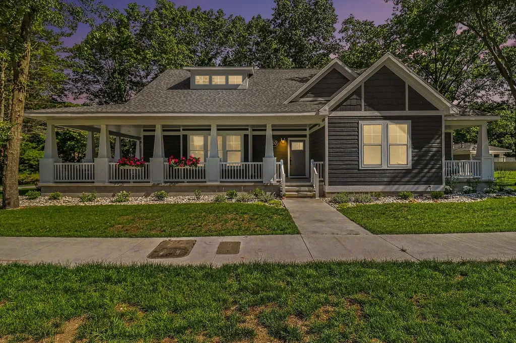 20 Kenneth Street Pentwater Village MI 49449