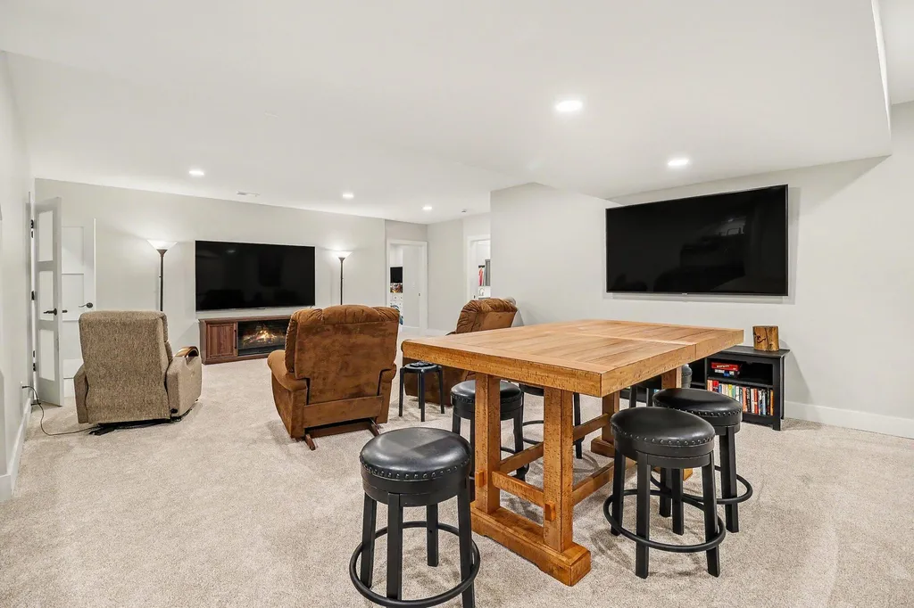 20 Kenneth Street Pentwater Village MI 49449
