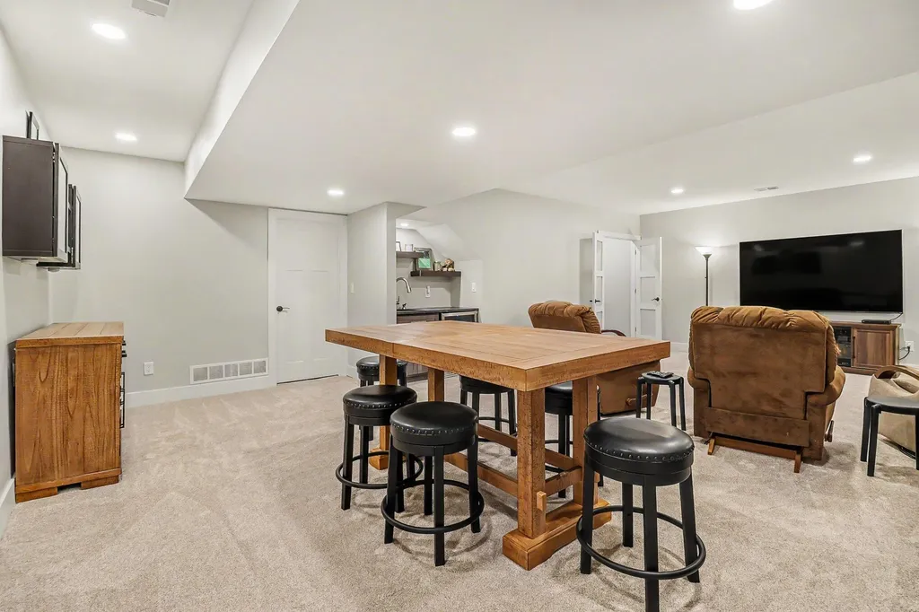 20 Kenneth Street Pentwater Village MI 49449