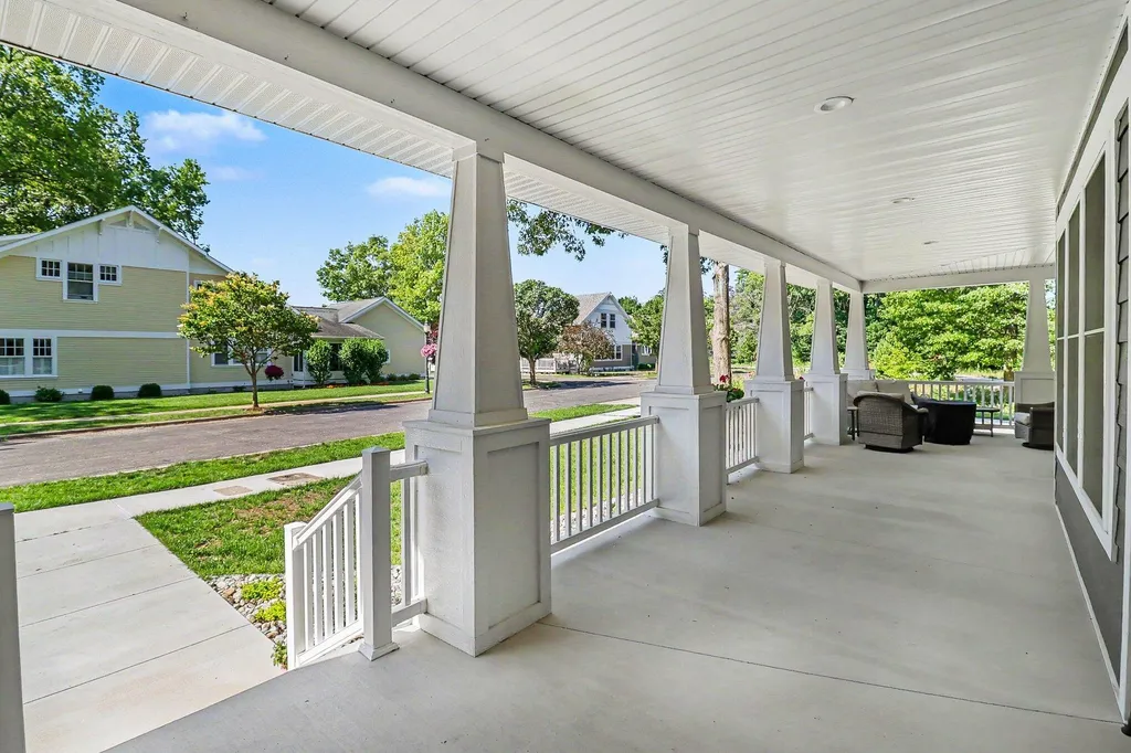20 Kenneth Street Pentwater Village MI 49449
