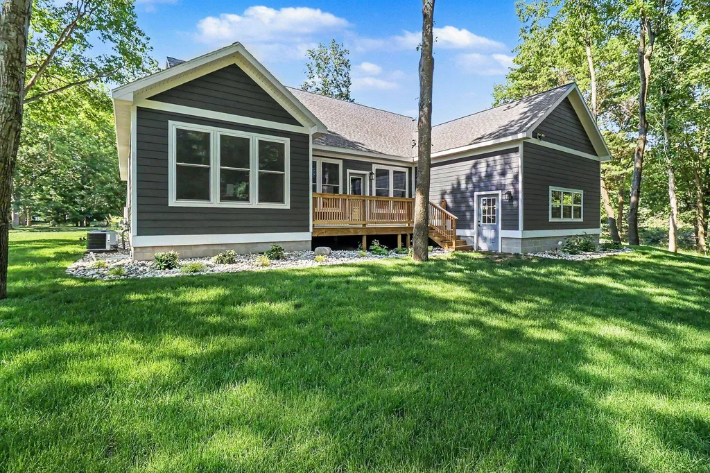 20 Kenneth Street Pentwater Village MI 49449