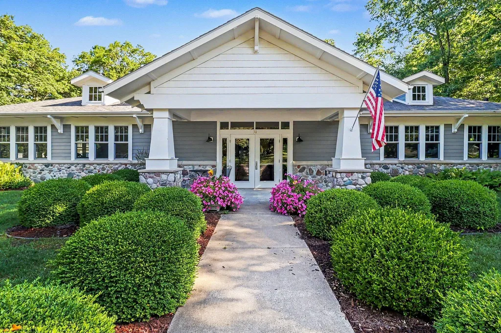 20 Kenneth Street Pentwater Village MI 49449