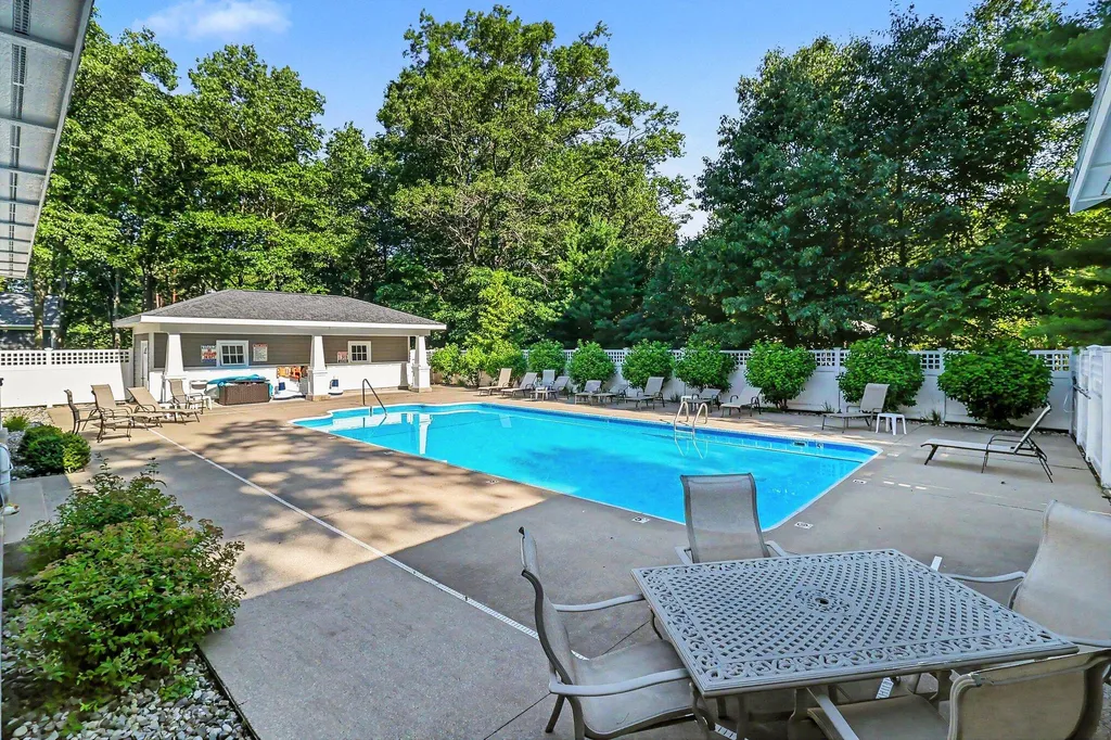 20 Kenneth Street Pentwater Village MI 49449
