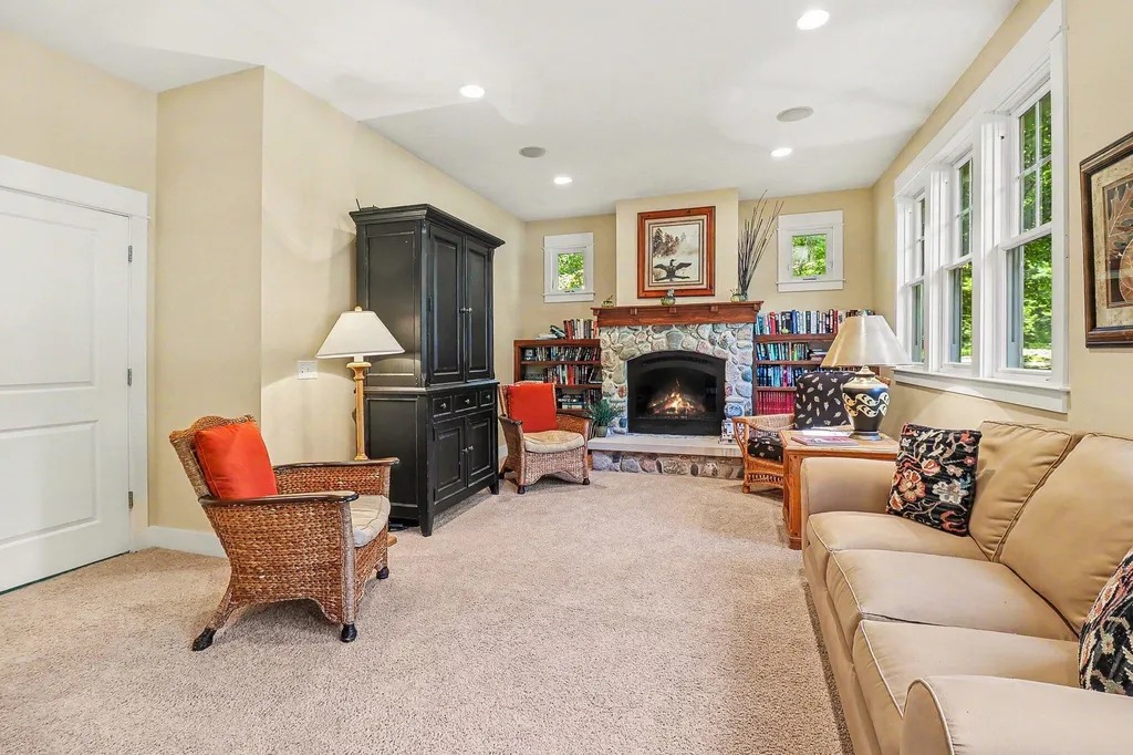 20 Kenneth Street Pentwater Village MI 49449