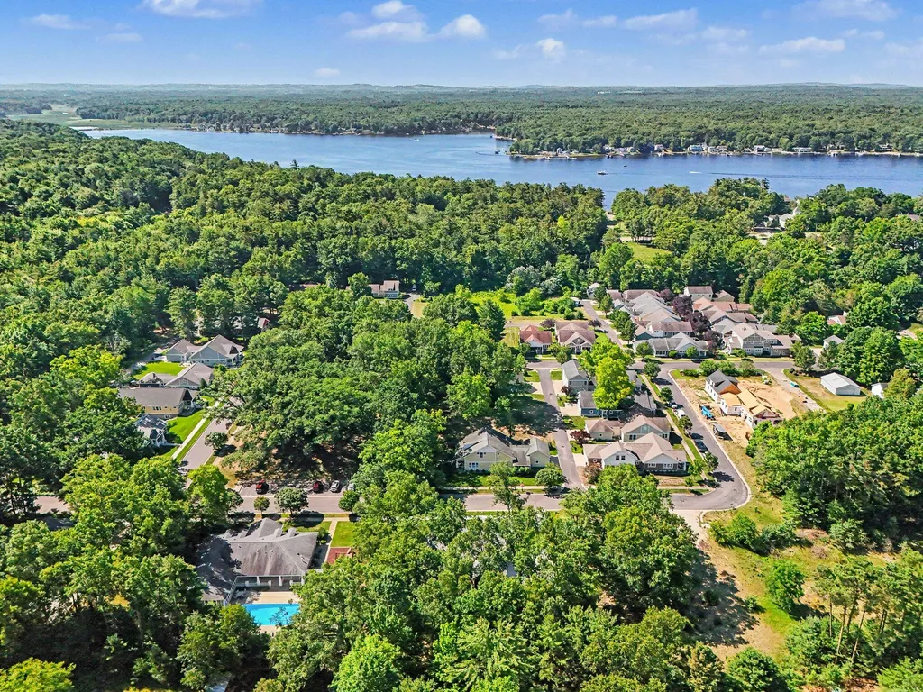 20 Kenneth Street Pentwater Village MI 49449