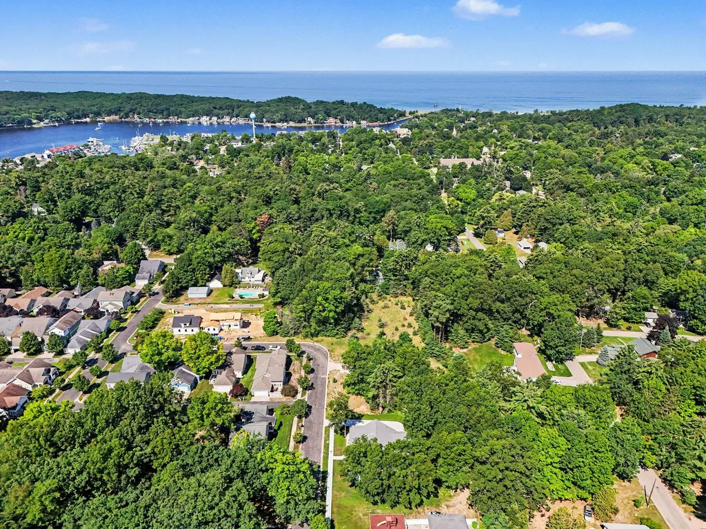 20 Kenneth Street Pentwater Village MI 49449