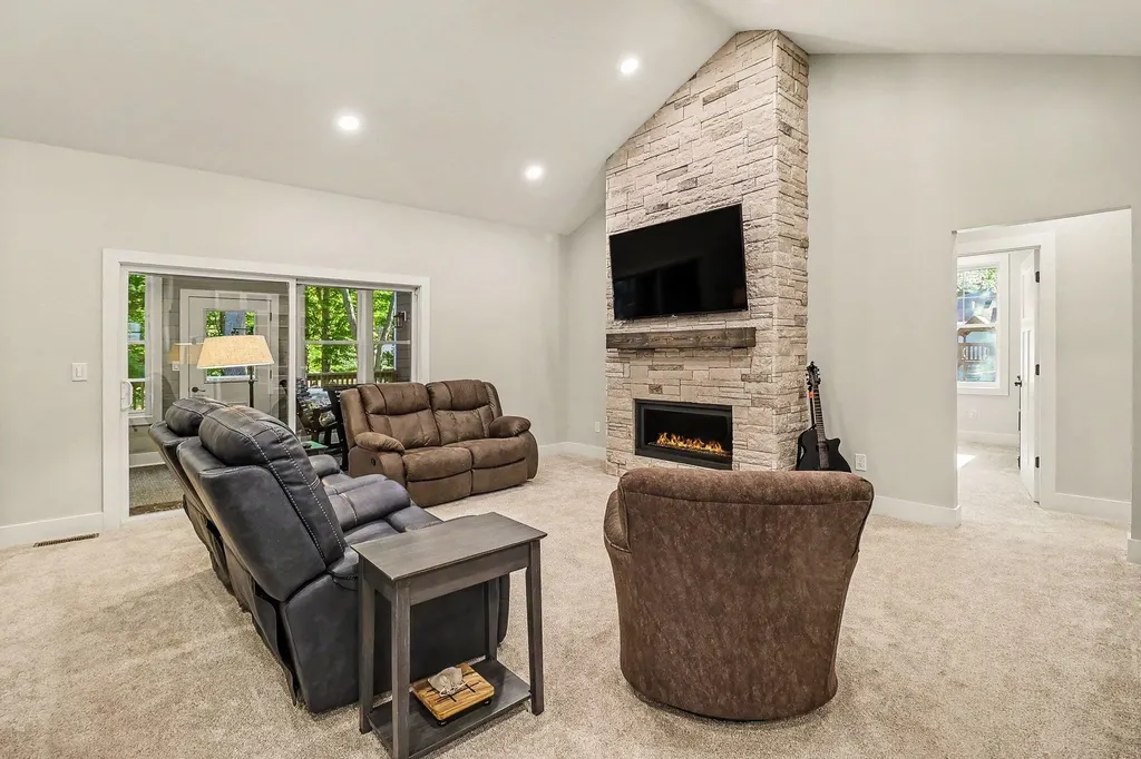 20 Kenneth Street Pentwater Village MI 49449